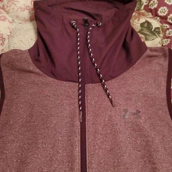 Under Armour Womens Sleeveless Collared Full Zip Outdoor Vest Burgundy Sz Small - Picture 5 of 9